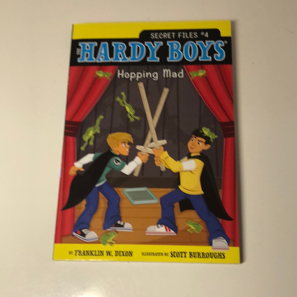 🎈5 for $25 - The Hardy Boys book #4